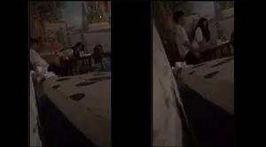 秘密拍摄两名少女在黑暗咖啡馆玩耍