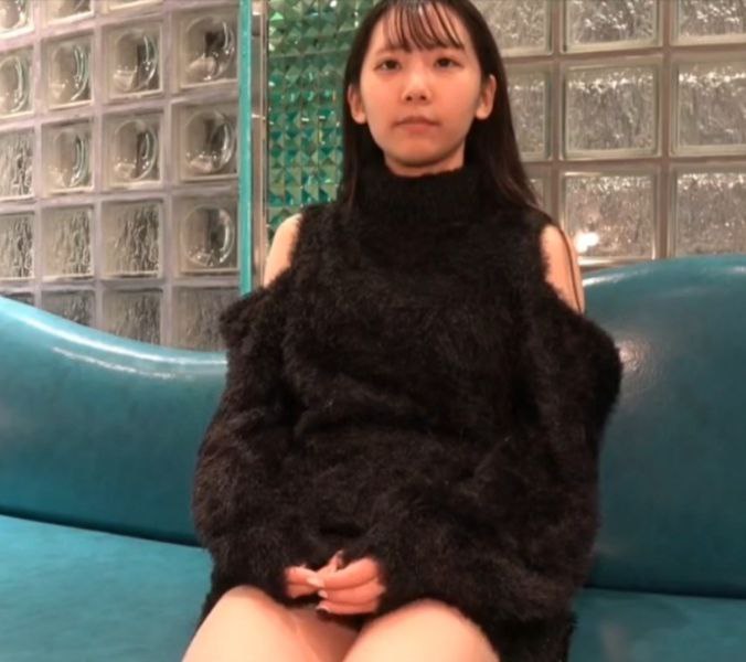纹身饥渴小妞爱房间里手指抠逼的时候高潮尖叫